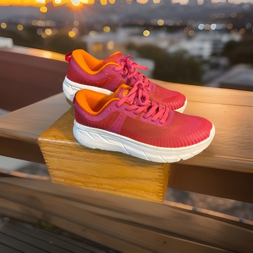 Layer Shoes Off Road Running Womens Pink Size 8M